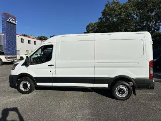 Ford Transit 2023 150 3 puertas SWB Techo Mediano Furgoneta de Carga
