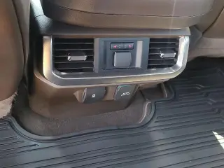 Ford F-150 2023 4x4 King Ranch 4 puertas SuperCrew 6.5 pies pte.