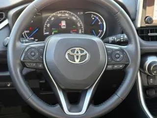 Toyota RAV4 Híbrido 2024 AWD XLE Premium 4dr SUV