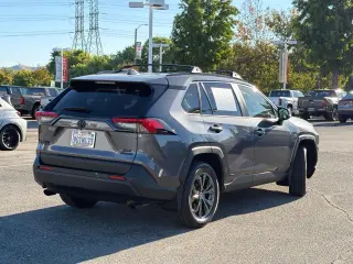 Toyota RAV4 Híbrido 2024 AWD XLE Premium 4dr SUV