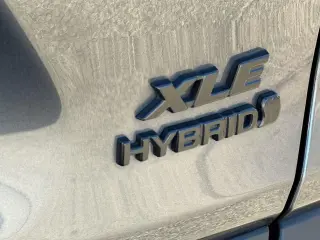Toyota RAV4 Híbrido 2024 AWD XLE Premium 4dr SUV