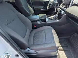 Toyota RAV4 2024 LE 4x4 SUV