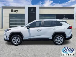 Toyota RAV4 2024 LE 4x4 SUV