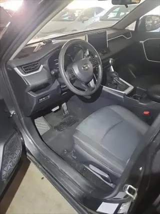 Toyota RAV4 2025 tractor 4x2 LE 4 puertas SUV