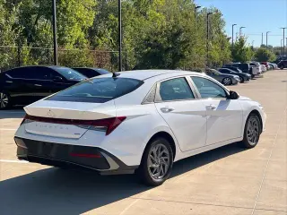 Hyundai ELANTRA Híbrido 2024 Azul Sedán 4 puertas