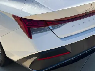 Hyundai ELANTRA Híbrido 2024 Azul Sedán 4 puertas