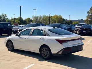 Hyundai ELANTRA Híbrido 2024 Azul Sedán 4 puertas