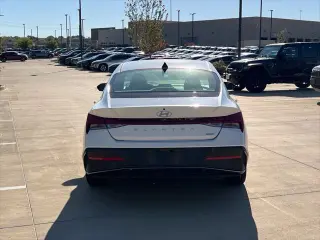 Hyundai ELANTRA Híbrido 2024 Azul Sedán 4 puertas