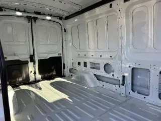 Ford Transit 2025 250 3 puertas LWB techo medio furgoneta de carga