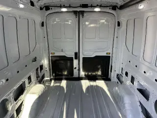 Ford Transit 2025 250 3 puertas LWB techo medio furgoneta de carga