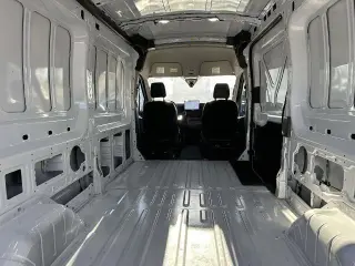 Ford Transit 2025 250 3 puertas LWB techo medio furgoneta de carga