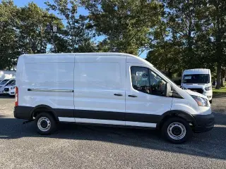 Ford Transit 2025 250 3 puertas LWB techo medio furgoneta de carga
