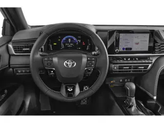 Toyota Camry 2025 SE Sedán 4 puertas