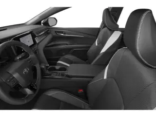 Toyota Camry 2025 SE Sedán 4 puertas