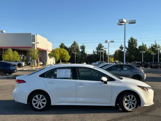 Toyota Corolla 2025 LE Sedán 4 puertas