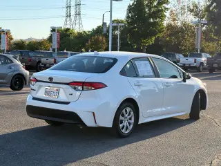 Toyota Corolla 2025 LE Sedán 4 puertas