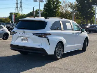 Toyota Sienna 2024 AWD LE 8-Pasajeros 4dr Mini-Van