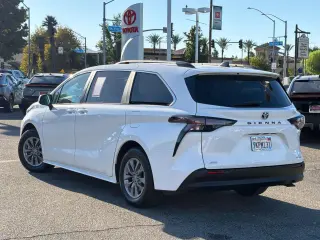 Toyota Sienna 2024 AWD LE 8-Pasajeros 4dr Mini-Van