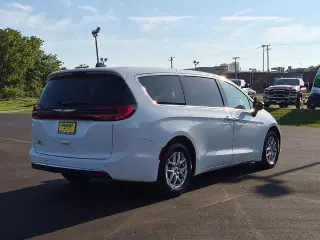 Chrysler Pacifica 2024 Touring L 4dr Mini-Van