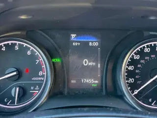 Toyota Camry 2024 SE Sedán de 4 puertas