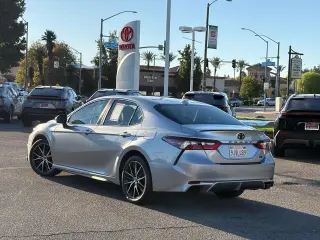 Toyota Camry 2024 SE Sedán de 4 puertas