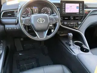 Toyota Camry 2024 SE Sedán de 4 puertas