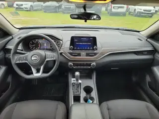 Nissan Altima 2025 2.5 SV 4dr Sedán
