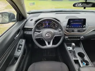 Nissan Altima 2025 2.5 SV 4dr Sedán