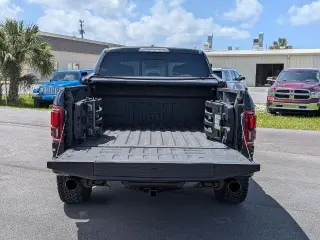 Ford F-150 2017 4x4 Raptor 4dr SuperCrew 5.5 ft. SB