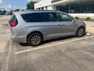 Chrysler Pacifica 2019 Touring L Plus 4dr Mini-Van