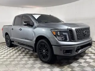 Nissan Titan 2018 4x4 SV 4 puertas Crew Cab