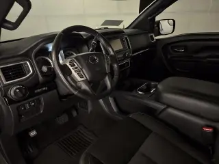 Nissan Titan 2018 4x4 SV 4 puertas Crew Cab