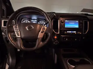 Nissan Titan 2018 4x4 SV 4 puertas Crew Cab