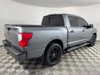 Nissan Titan 2018 4x4 SV 4 puertas Crew Cab
