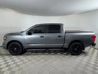 Nissan Titan 2018 4x4 SV 4 puertas Crew Cab