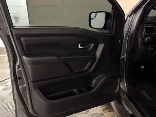 Nissan Titan 2018 4x4 SV 4 puertas Crew Cab