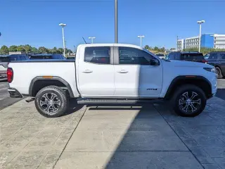 GMC Canyon 2023 4x4 AT4 4dr Cabina Crew 5 ft. SB