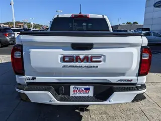 GMC Canyon 2023 4x4 AT4 4dr Cabina Crew 5 ft. SB
