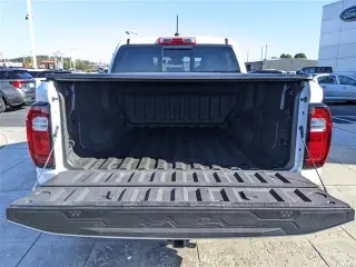 GMC Canyon 2023 4x4 AT4 4dr Cabina Crew 5 ft. SB