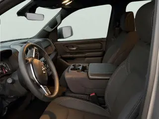 Ram 1500 2026 4x2 Tradesman cabina de tripulación 4 puertas pickup de cajón corto de 1,7 m