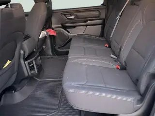 Ram 1500 2026 4x2 Tradesman cabina de tripulación 4 puertas pickup de cajón corto de 1,7 m