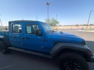 Jeep Gladiator 2022 4x4 Sport 4dr Crew Cab 5.0 ft. SB