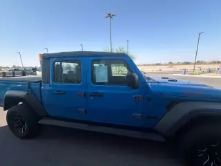 Jeep Gladiator 2022 4x4 Sport 4dr Crew Cab 5.0 ft. SB
