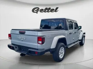 Jeep Gladiator 2022 4x4 Sport 4dr Crew Cab 5.0 pies SB