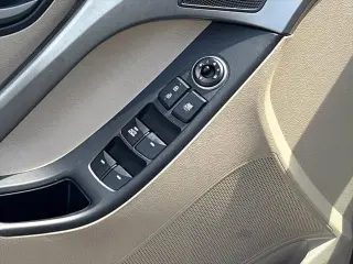 Hyundai ELANTRA 2016 SE 4p Sedan 6M (EE. UU.)