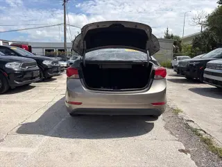 Hyundai ELANTRA 2016 SE 4p Sedan 6M (EE. UU.)