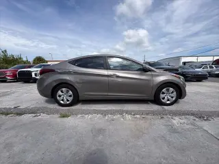 Hyundai ELANTRA 2016 SE 4p Sedan 6M (EE. UU.)