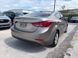 Hyundai ELANTRA 2016 SE 4p Sedan 6M (EE. UU.)