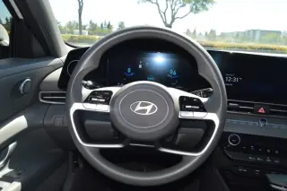 2024 Hyundai Elantra SEL IVT