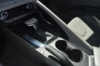 2024 Hyundai Elantra SEL IVT